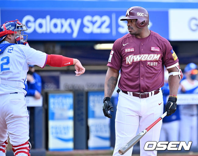 1회초 2사 주자 키움 푸이그가 루킹 사진 아웃을 당한 후 아쉬워하고 있다. 2022.04.09 /rumi@osen.co.kr