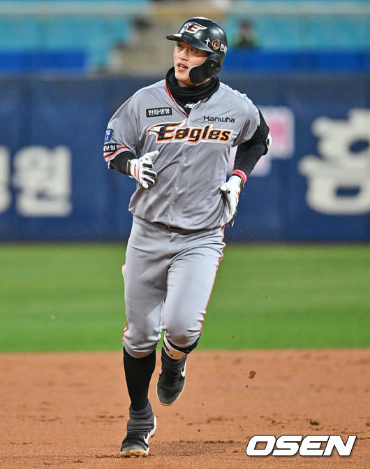 한화 이글스 장운호가 2회초 2사, 좌월 솔로 홈런을 치고 미소짓고 있다. 2022.04.13 / foto0307@osen.co.kr