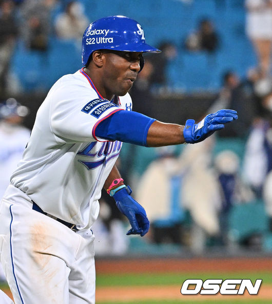 삼성 라이온즈 피렐라가 6회말 좌중월 솔로 홈런을 치고 세리머니를 하고 있다. 2022.04.14 / foto0307@osen.co.kr