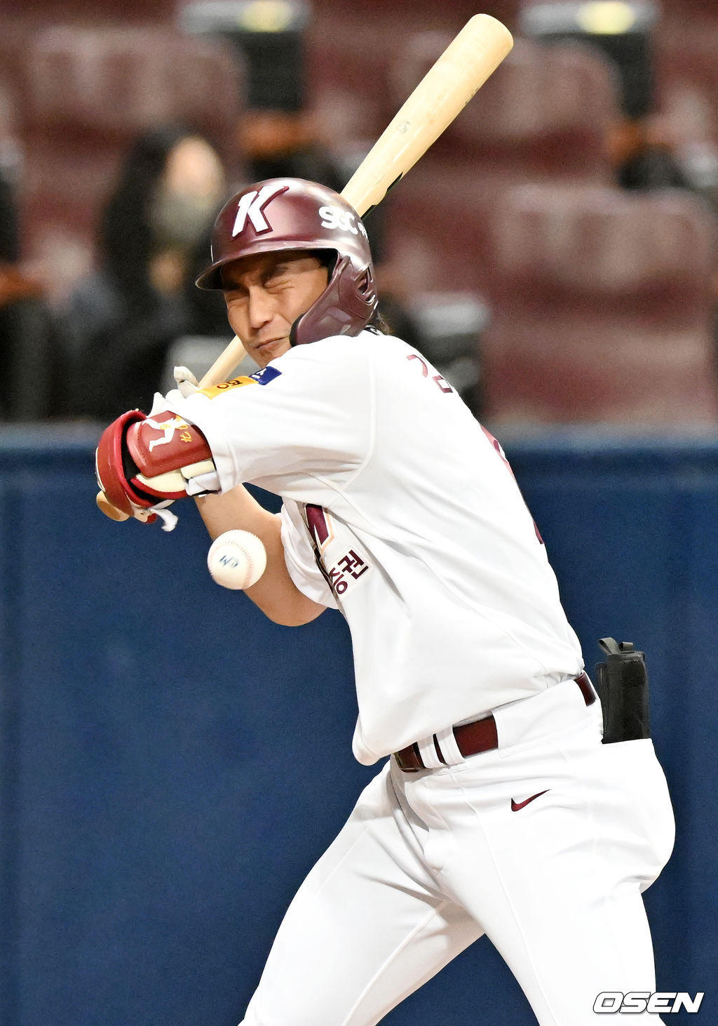 1회말 1사 주자 만루 키움 김주형이 타석에서 몸에 맞는 볼로 밀어내기 역전을 하고 있다. 2022.04.13 /rumi@osen.co.kr