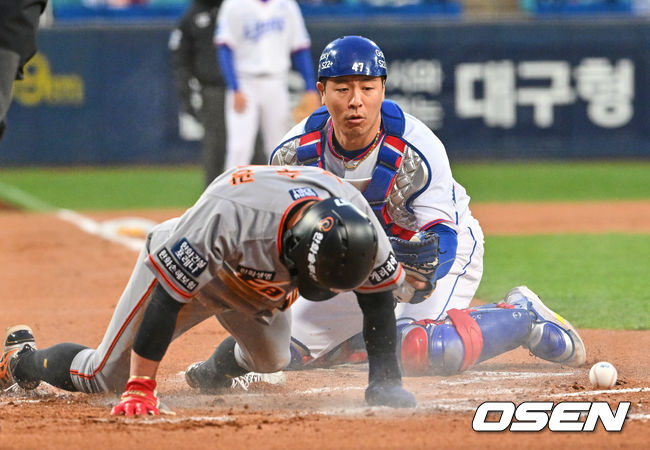 한화 이글스 노수광이 1회초 1사 1,3루 노시환 타석때 더블스틸을 시도 홈에서 세이프되고 있다. 2022.04.14 / foto0307@osen.co.kr