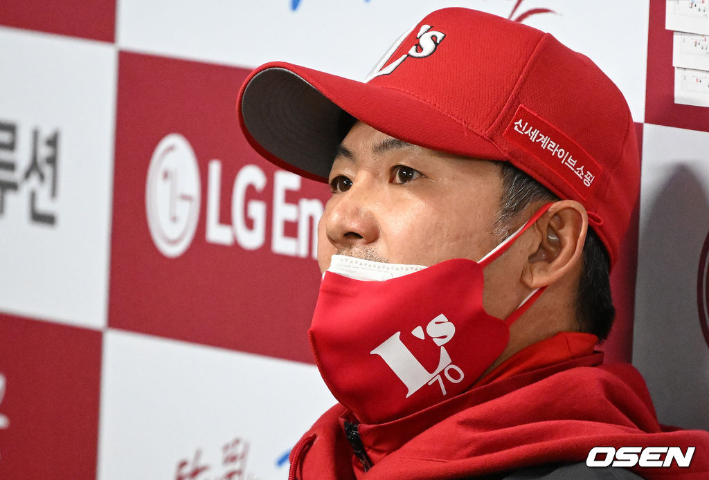 9회말 SSG 김원형 감독이 굳은 표정으로 경기를 지켜보고 있다. 2022.04.14 /jpnews@osen.co.kr