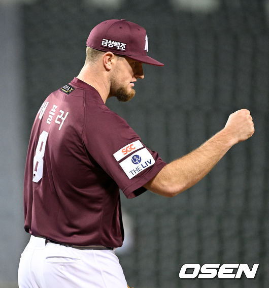 6회말 수비를 마치고 키움 애플러가 기뻐하고 있다. 2022.04.15 /jpnews@osen.co.kr