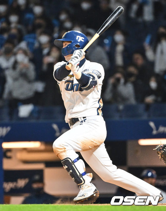 NC 다이노스 박건우가 1회초 1타점 적시타를 치고 있다. 2022.04.15 / foto0307@osen.co.kr