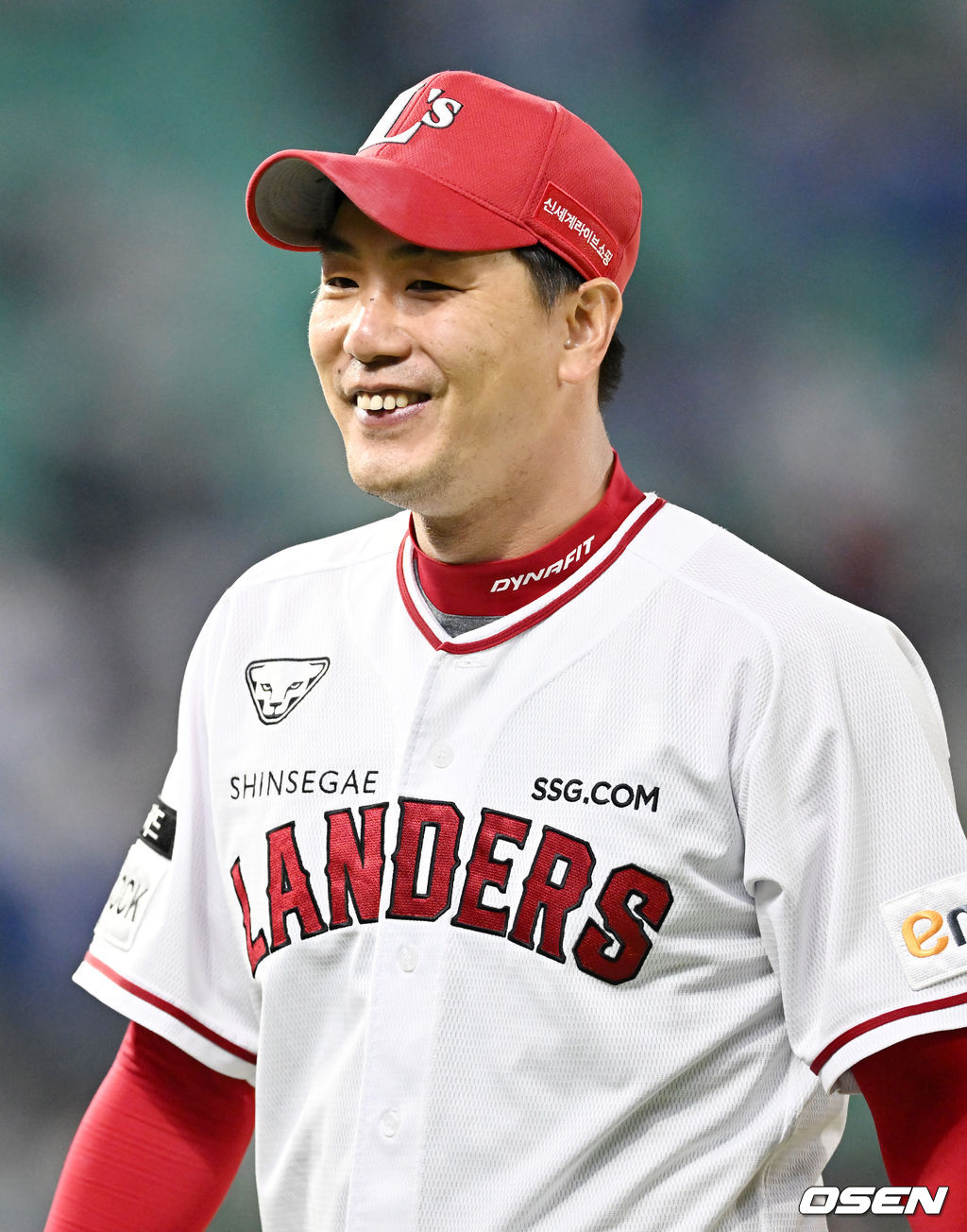6회초를 마친 SSG 선발 김광현이 환하게 미소짓고 있다. 2022.04.15 /rumi@osen.co.kr