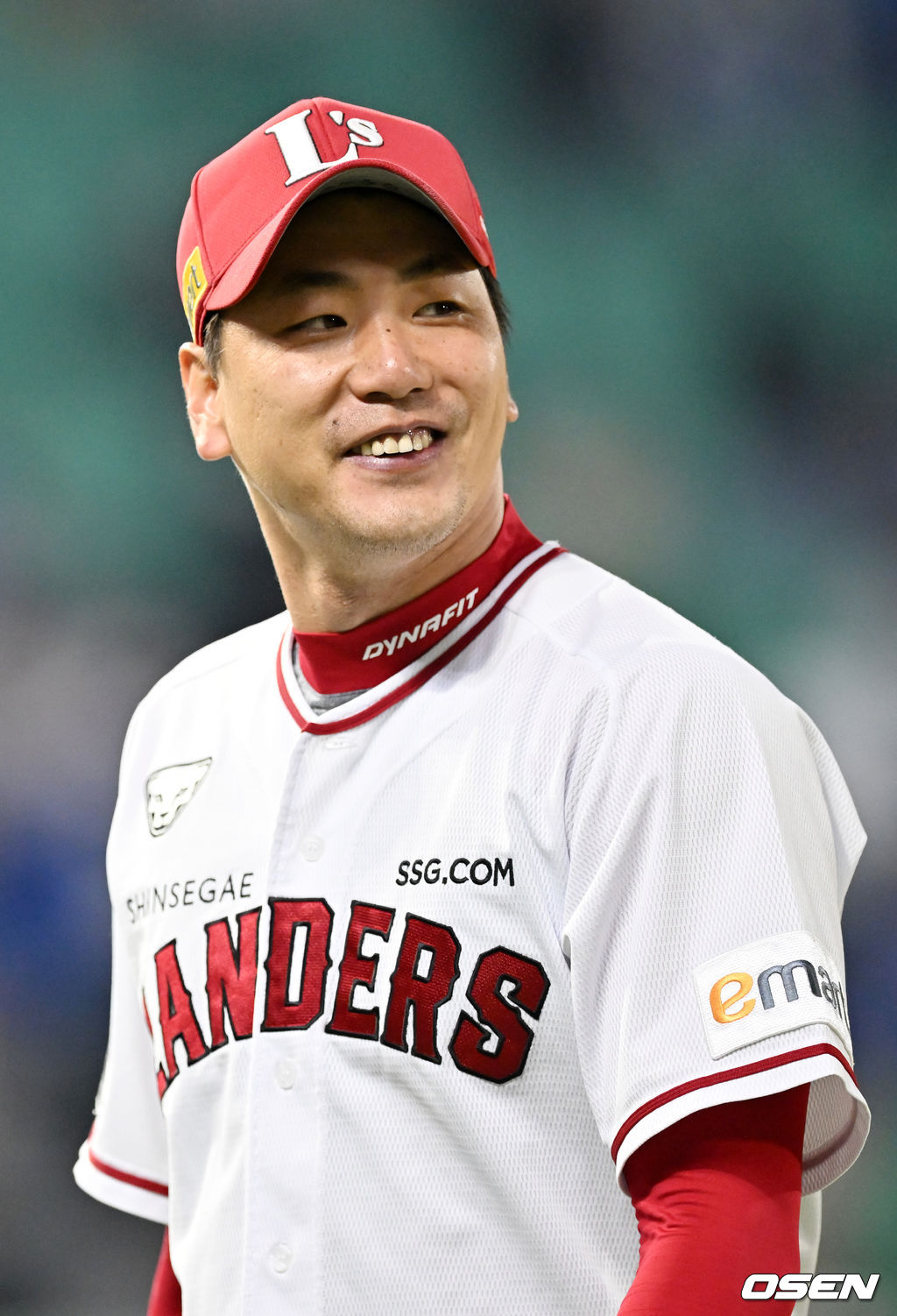 6회초를 마친 SSG 선발 김광현이 환하게 미소짓고 있다. 2022.04.15 /rumi@osen.co.kr