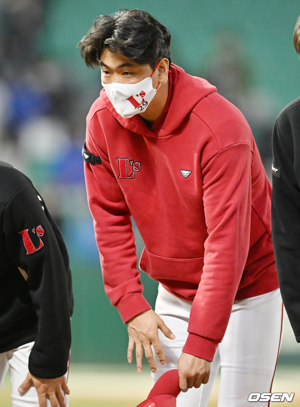 경기를 마치고 SSG 승리투수 김광현이 팬들에게 인사를 하고 있다. 2022.04.15 /rumi@osen.co.kr