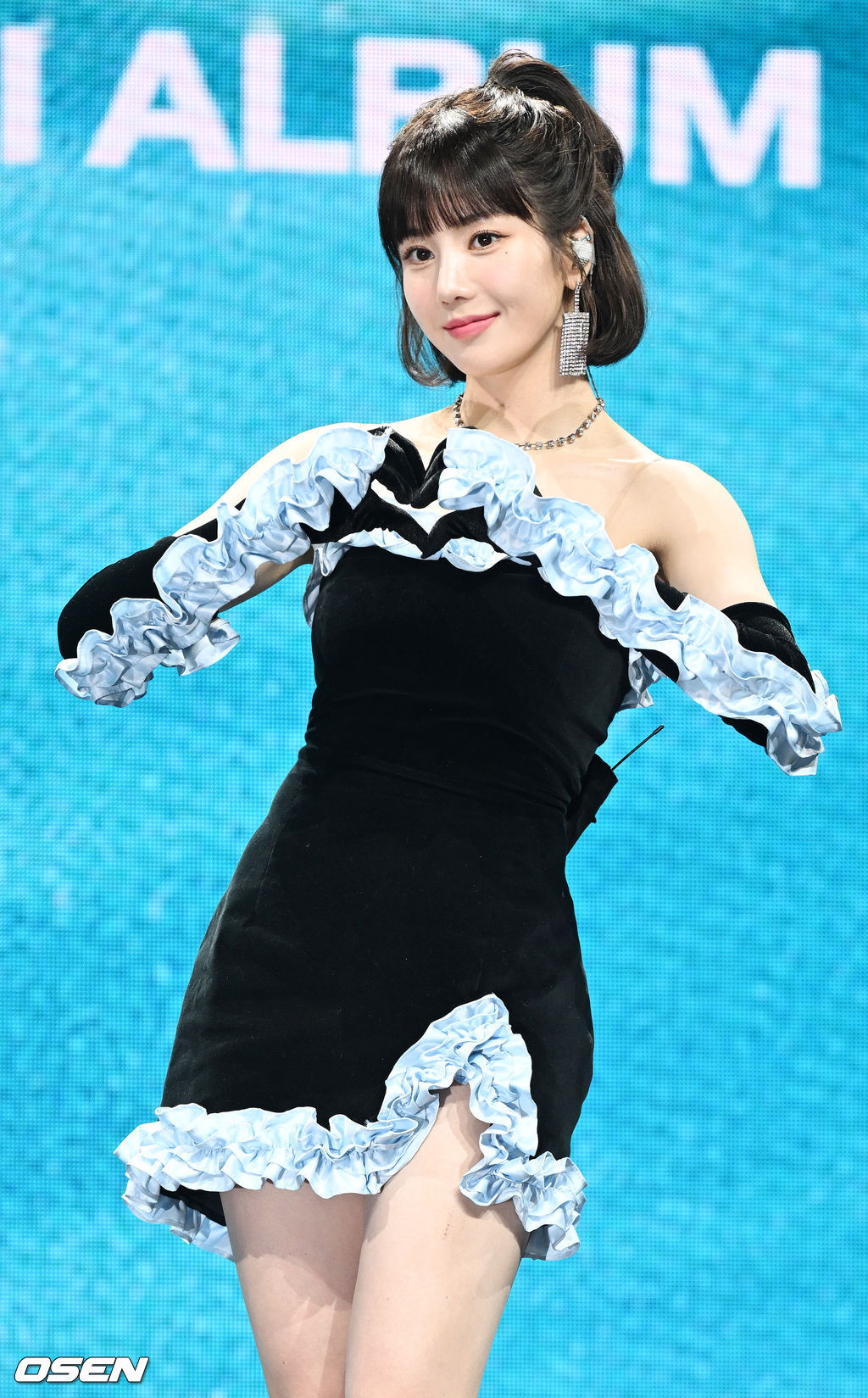 권은비가 무대 위에서 포즈를 취하고 있다. 2022.04.04 /rumi@osen.co.kr