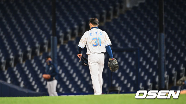NC 다이노스 손아섭이 8회말 공격을 마치고 외야로 나가고 있다. 2022.04.05 / foto0307@osen.co.kr