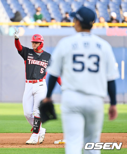 KIA 타이거즈 김도영이 1회초 2루타를 치고 세리머니를 하고 있다. 2022.04.16 / foto0307@osen.co.kr