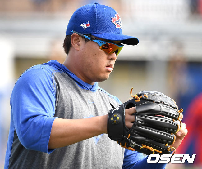 류현진이 캐치볼로 몸을 풀고 있다. / dreamer@osen.co.kr