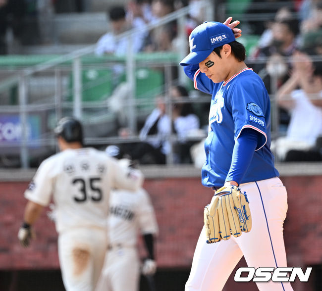 5회말 무사 2, 3루 상황 SSG 박성한에게 1타점 적시타를 내준 삼성 선발 원태인이 아쉬워하고 있다. 2022.04.17 / dreamer@osen.co.kr