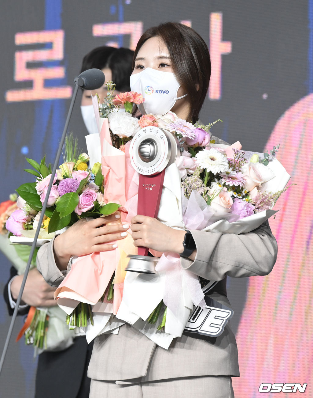 여자부 신인상을 수상한 한국도로공사 이윤정이 소감을 말하고 있다. 2022.04.18 / soul1014@osen.co.kr