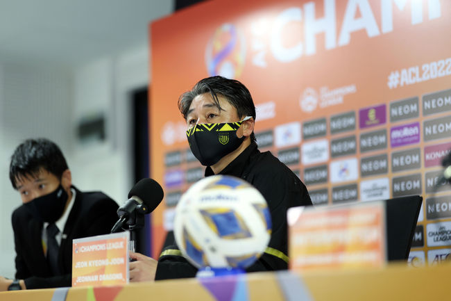 [사진] 전경준 감독 / 한국프로축구연맹 제공.