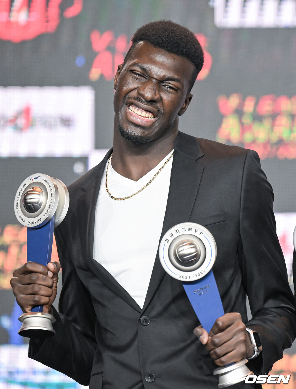 남녀 MVP로 선정된 KB손해보험 케이타가 포즈를 취하고 있다. 2022.04.18 / soul1014@osen.co.kr