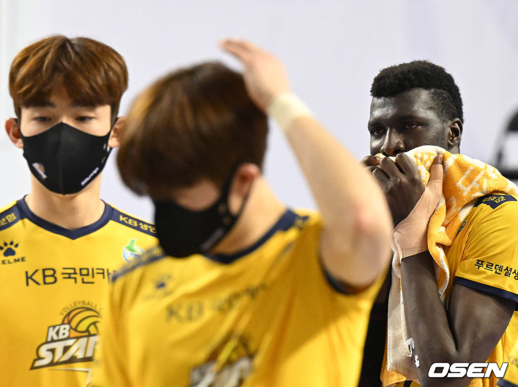 KB 케이타가 우승을 놓치고 아쉬워하고 있다. 2022.04.09 /jpnews@osen.co.kr