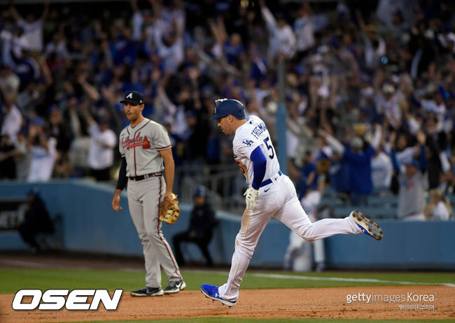 [사진] 프레디 프리먼이 홈런을 치고 기뻐하고 있다. ⓒGettyimages(무단전재 및 재배포 금지)