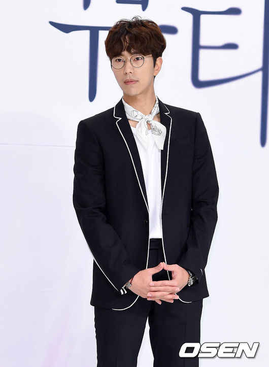 14일 오후 서울 영등포구 아모리스 타임스퀘어점 KBS 2TV 새 월화드라마 ‘뷰티풀 마인드‘ (연출 모완일|극본 김태희) 제작발표회가 열렸다.<br /><br />배우 윤현민이 포토타임을 갖고 있다. /sunday@osen.co.kr