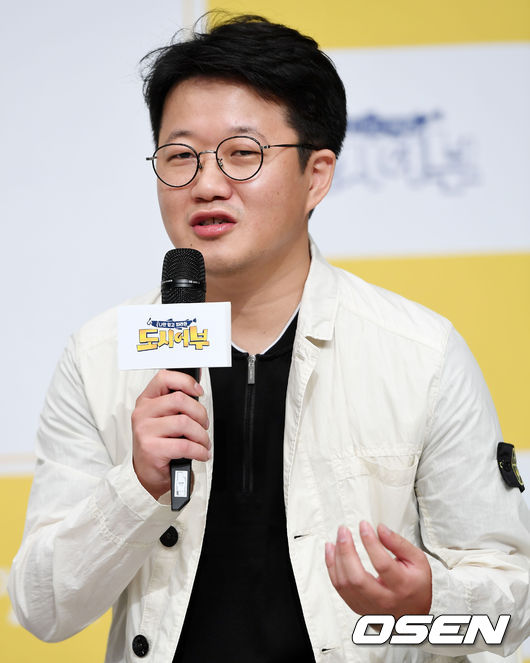 장시원PD가 인터뷰를 하고 있다. /pjmpp@osen.co.kr