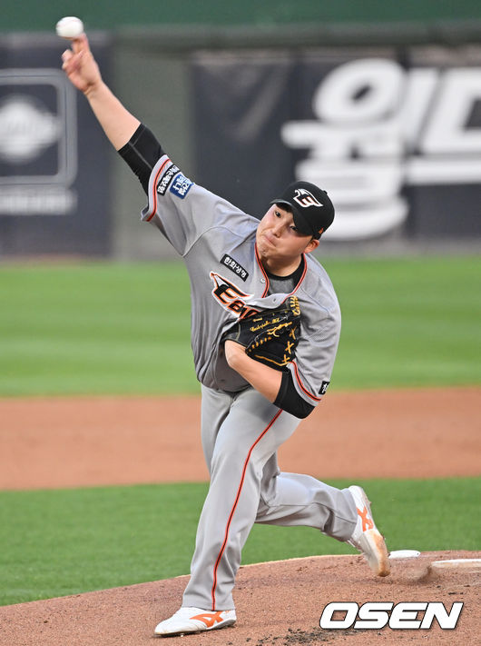 한화 이글스 선발 투수 김민우가 역투하고 있다. 2022.04.19 / foto0307@osen.co.kr