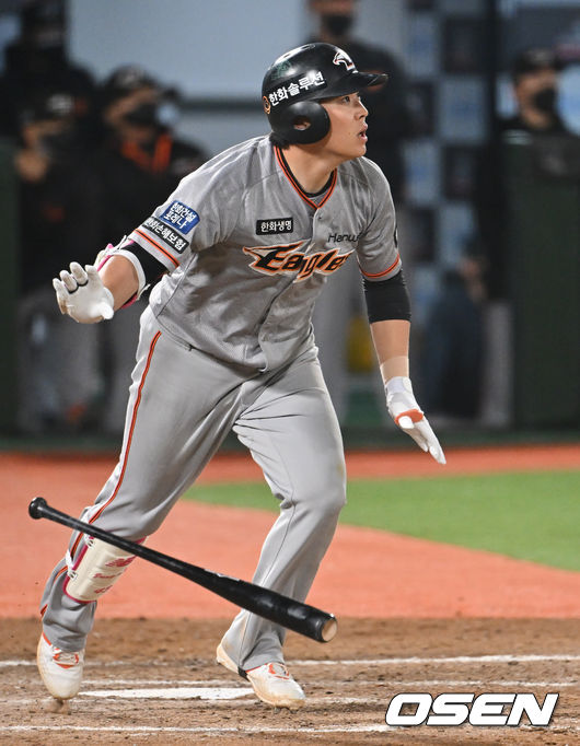 한화 이글스 정은원이 8회초 2사 3루, 1타점 적시타를 치고 있다. 2022.04.19 / foto0307@osen.co.kr