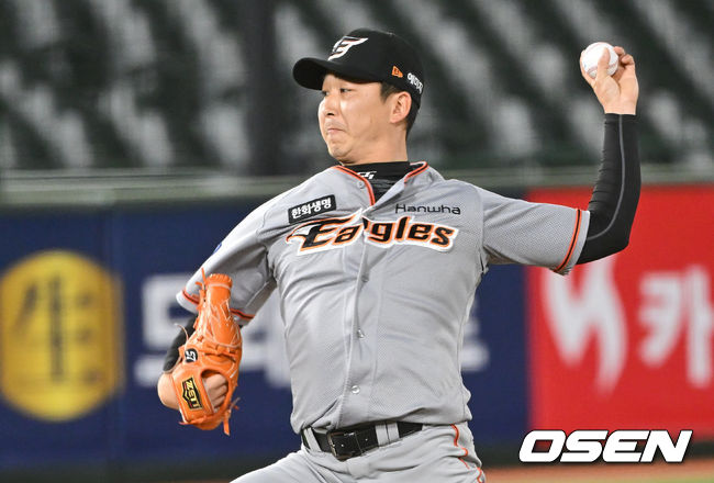 한화 이글스 정우람이 역투하고 있다. 2022.04.19