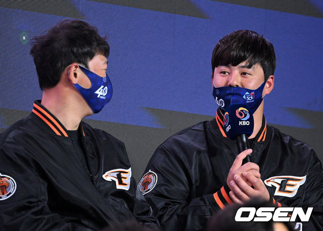 한화 노시환이 이대호 은퇴 투어 선물 질문에 답을 하고 있다. 2022.03.31 /jpnews@osen.co.kr