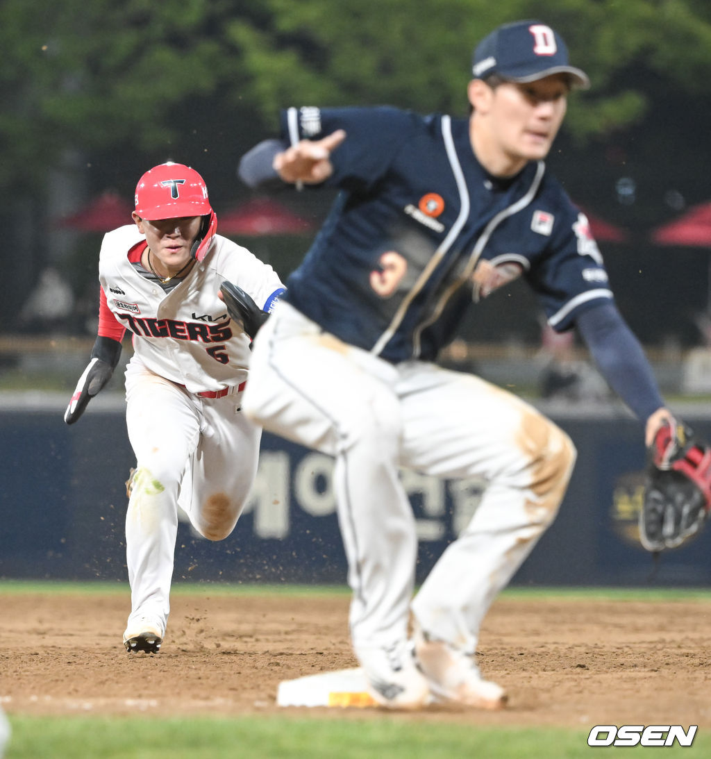 19일 광주기아챔피언스필드에서 ‘2022 신한은행 SOL KBO리그’ KIA 타이거즈와 두산 베어스의 경기가 진행됐다.7회말 무사 1루 KIA 류지혁의 타석 폭투때 1루 주자 김도영이 2루 지나 3루로 질주하고 있다.  2022.04.19 / soul1014@osen.co.kr