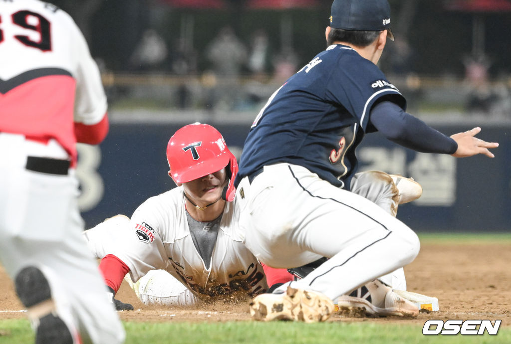 7회말 1사 1루 KIA 류지혁의 타석 폭투때 1루 주자 김도영이 3루에서 세이프되고 있다  2022.04.19 / soul1014@osen.co.kr