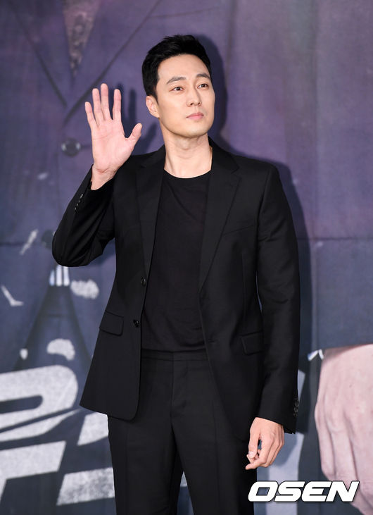 27일 오후 서울 상암동 MBC 골든마우스홀에서 새 수목드라마 '내뒤에 테리우스' 제작발표회가 열렸다. 배우 소지섭이 포토타임을 하고 있다. /jpnews@osen.co.kr