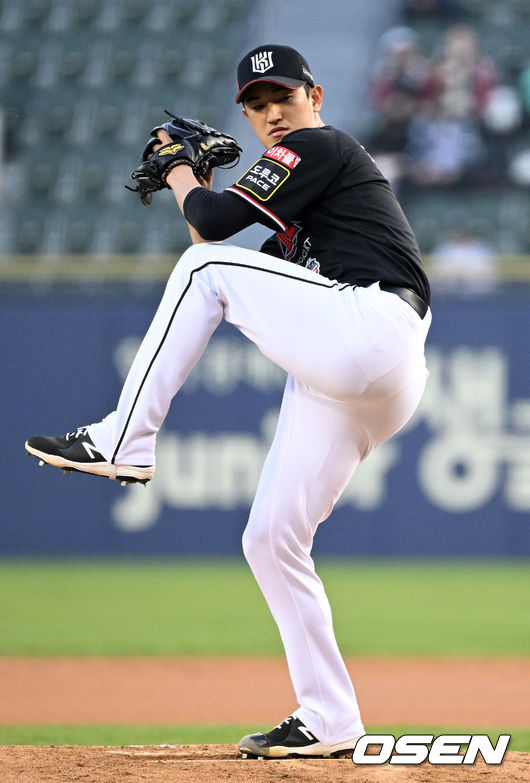 1회말 KT 고영표가 역투하고 있다. 2022.04.19 /jpnews@osen.co.kr