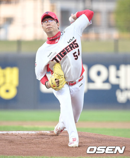 20일 광주기아챔피언스필드에서 '2022 신한은행 SOL KBO리그' KIA 타이거즈와 두산 베어스의 경기가 진행된다. 1회초 KIA 선발투수 양현종이 역투하고 있다. 2022.04.20 / soul1014@osen.co.kr