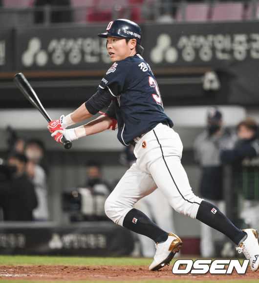 20일 광주기아챔피언스필드에서 '2022 신한은행 SOL KBO리그' KIA 타이거즈와 두산 베어스의 경기가 진행됐다.9회초 2사 1,2루 두산 정수빈이 재역전 1타점 적시타를 날리고 있다. 2022.04.20 / soul1014@osen.co.kr