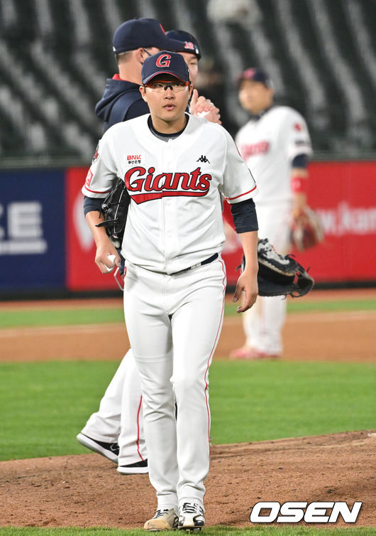 롯데 자이언츠 박세웅이 8회 마운드를 내려오고 있다. 2022.04.20 / foto0307@osen.co.kr