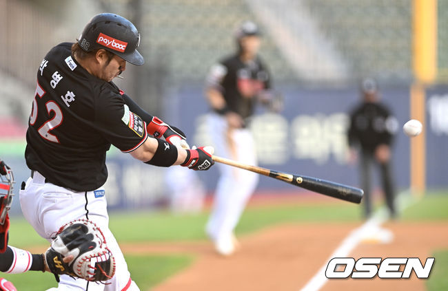 1회초 2사 3루 상황 KT 박병호가 선제 1타점 중전안타를 날리고 있다. 2022.04.20 / dreamer@osen.co.kr