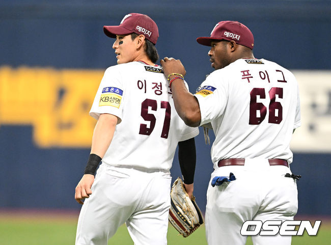 키움 히어로즈 이정후(왼쪽)과 우익수 푸이그 / OSEN DB