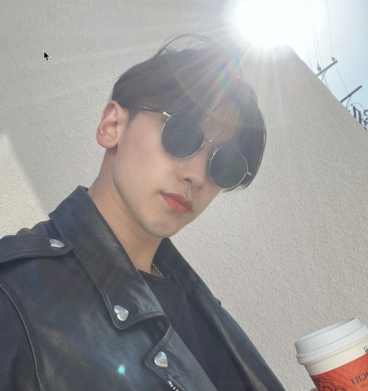 비 SNS