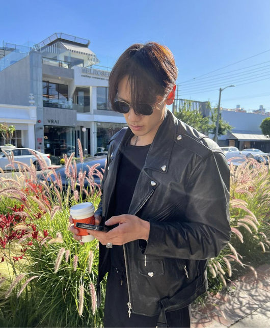 비 SNS