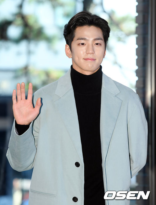 배우 김민규가 포즈를 취하고 있다. /cej@osen.co.kr