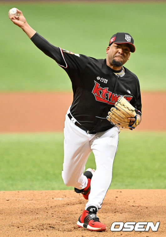 KT 선발 데스파이네가 마운드 위에서 힘차게 공을 뿌리고 있다. 2022.03.29 / rumi@osen.co.kr