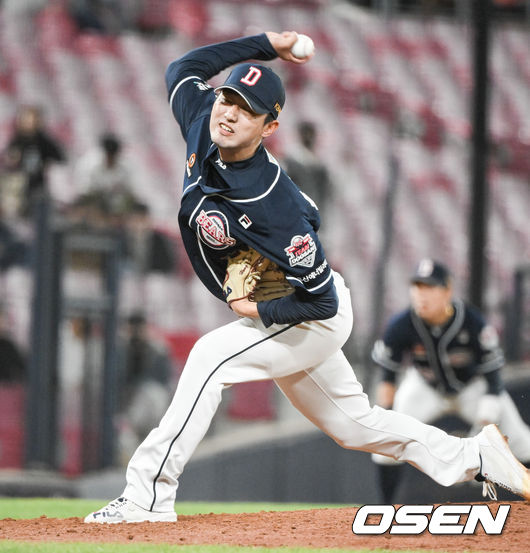 21일 광주기아챔피언스필드에서 '2022 신한은행 SOL KBO리그' KIA 타이거즈와 두산 베어스의 경기가 진행됐다.8회말 두산 홍건희 투수가 역투하고 있다 2022.04.21 / soul1014@osen.co.kr