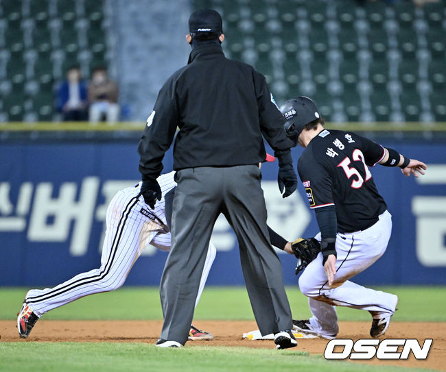 5회초 1사 1루 KT 홍현빈 타석 때 1루주자 박병호가 2루 도루에 성공하고 있다. 2022.04.21 /rumi@osen.co.kr