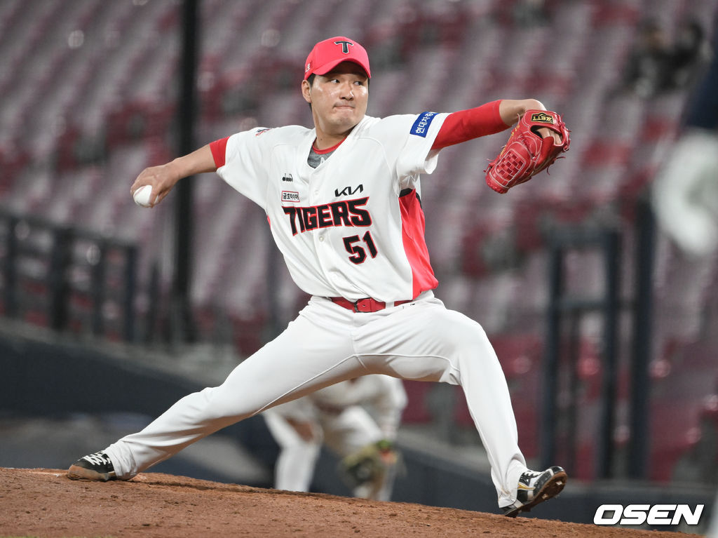 20일 광주기아챔피언스필드에서 '2022 신한은행 SOL KBO리그' KIA 타이거즈와 두산 베어스의 경기가 진행됐다.9회초 KIA 전상현 투수가 역투하고 있다. 2022.04.20 / soul1014@osen.co.kr