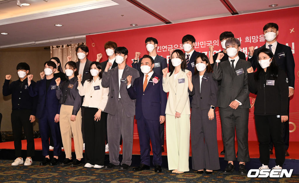 '치킨연금' 받은 선수단. 2022.04.21 /sunday@osen.co.kr