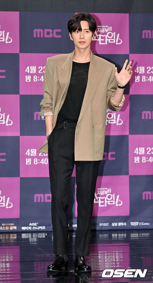 무대 위에서 배우 박해진이 포토타임을 갖고 있다. 22.04.22/rumi@osen.co.kr