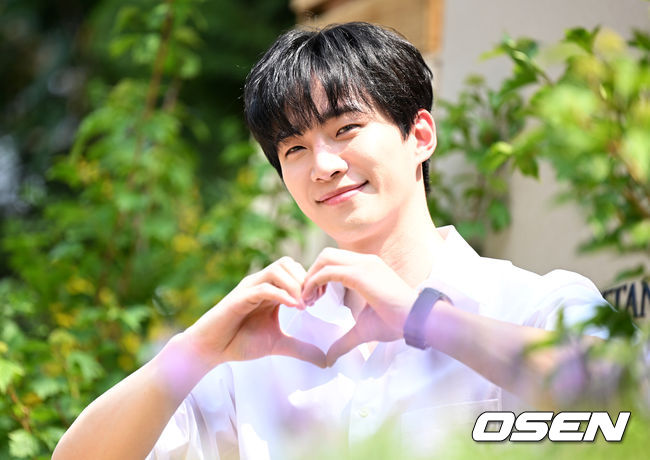 2PM 이준호가 참석해 포토타임을 하고 있다. 2022.04.19 /jpnews@osen.co.kr