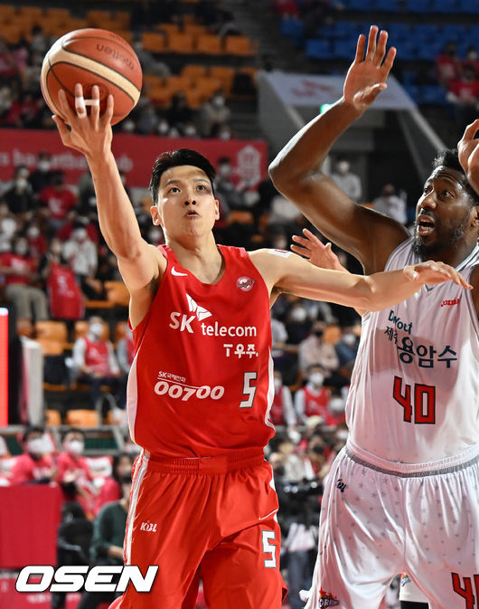 2세트 SK 김선형이 레이업슛을 시도하고 있다. 2022.04.22 /rumi@osen.co.kr