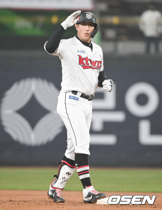 2회말 2사 3루 KT 황재균이 1타점 적시타를 날린뒤 세리머니를 하고 있다. 2022.04.22 / soul1014@osen.co.kr