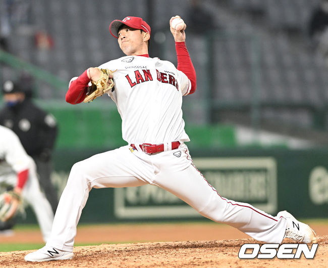 SSG 투수 고효준이 힘차게 공을 뿌리고 있다. 2022.04.19 / dreamer@osen.co.kr