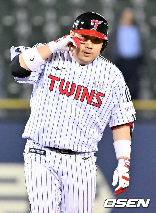 7회말 2사 LG 허도환이 좌익수 왼쪽 2루타를 날린 후 2루에서 기뻐하고 있다. 2022.04.21 /rumi@osen.co.kr